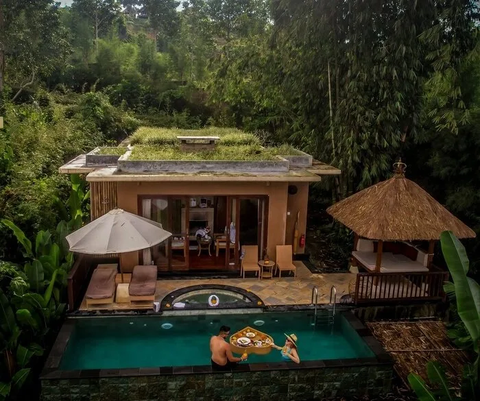 one bedroom villa with pool and jacuzzi at Munduk Moding Plantation North Bali