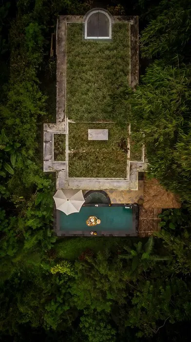 one bedroom villa with pool and jacuzzi at Munduk Moding Plantation North Bali
