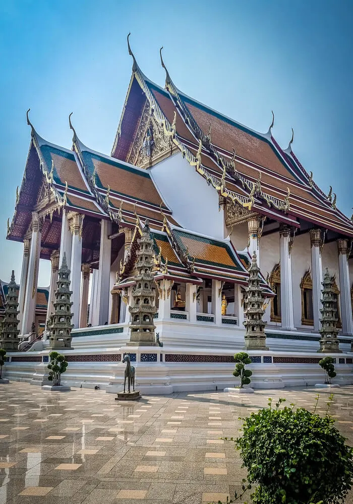 wat suthat bangkok - the giant swing temple 